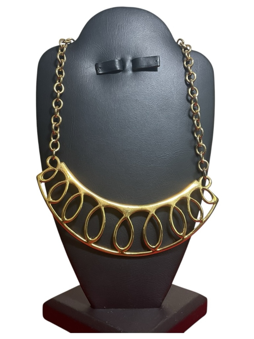 Vintage Monet Gold-Tone Openwork Collar Necklace – Iconic Statement Design